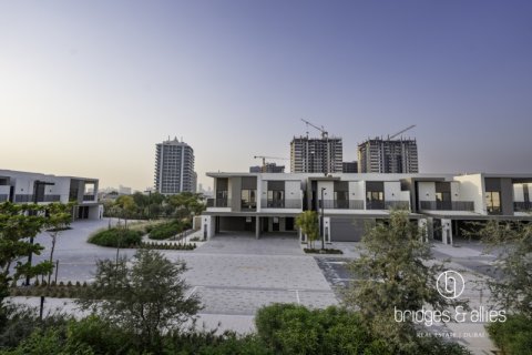 Villa in Dubai, UAE 4 bedrooms, 252.6 sq.m. № 669210 - photo 23