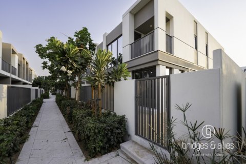 Villa in Dubai, UAE 4 bedrooms, 252.6 sq.m. № 669210 - photo 28