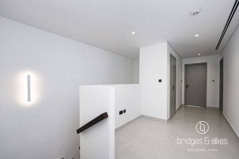 Villa in Dubai, UAE 4 bedrooms, 252.6 sq.m. № 669210 - photo 8