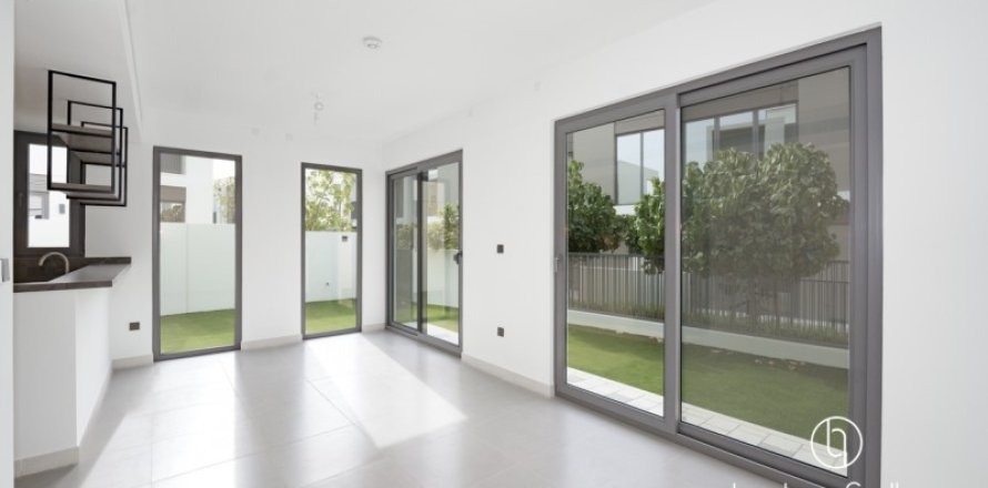 Dubai, संयुक्त अरब अमीरात में विला, 4 बेडरूम, 231.7 वर्ग मीटर, संख्या 669214