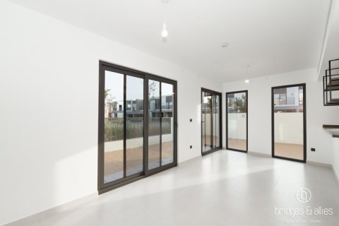 Dubai、UAE にあるヴィラの賃貸物件 4ベッドルーム、143.9 m2、No669211 - 写真 1