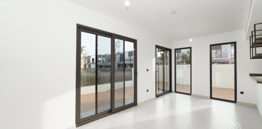 Dubai、UAEにあるヴィラ 4ベッドルーム、143.9 m2 No669211