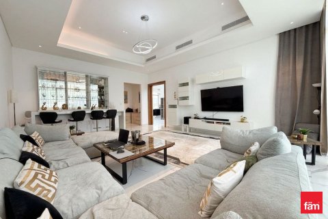 Villa in Dubai, UAE 5 bedrooms, 1421.6 sq.m. № 712709 - photo 14