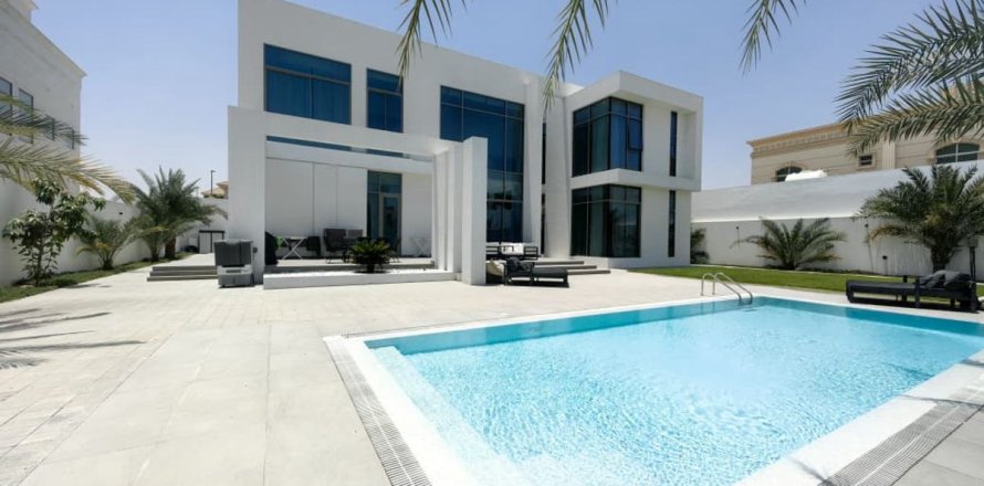 Villa in Dubai, UAE 5 bedrooms, 1421.6 sq.m. № 712709