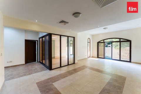 Radový dom v Dubai, SAE 4 spálne, 389.2 m2 č. 705693 - Fotografia 3