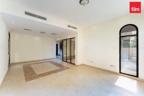 Radový dom v Dubai, SAE 4 spálne, 389.2 m2 č. 705693 - Fotografia 11