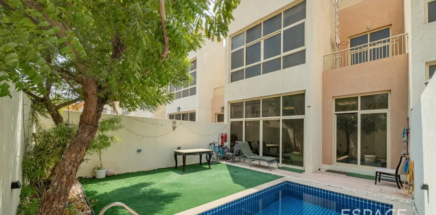 Adosado en Al Furjan, Dubai, EAU 4 dormitorios, 243 m² № 649635