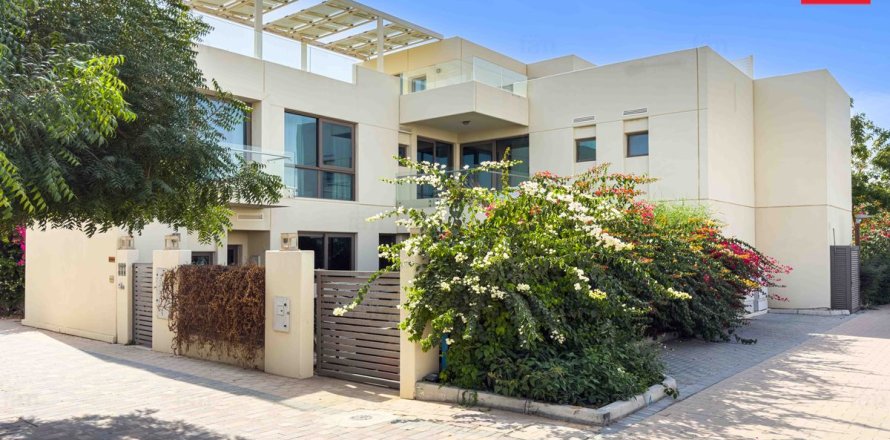 Вілла в Дубай, ОАЕ 4 спальні, 218.1м2 № 678143