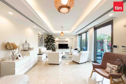 Зняти в оренду віллу в Дубай, ОАЕ 4 спальні, 218.1м2, № 678143 - фото 8