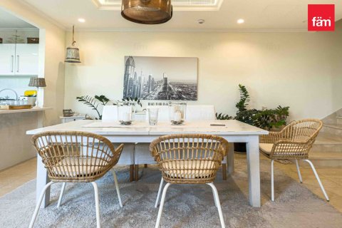 Зняти в оренду віллу в Дубай, ОАЕ 4 спальні, 218.1м2, № 678143 - фото 12