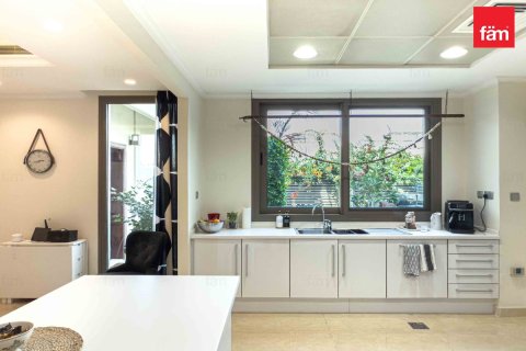 Зняти в оренду віллу в Дубай, ОАЕ 4 спальні, 218.1м2, № 678143 - фото 11