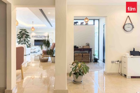 Зняти в оренду віллу в Дубай, ОАЕ 4 спальні, 218.1м2, № 678143 - фото 9