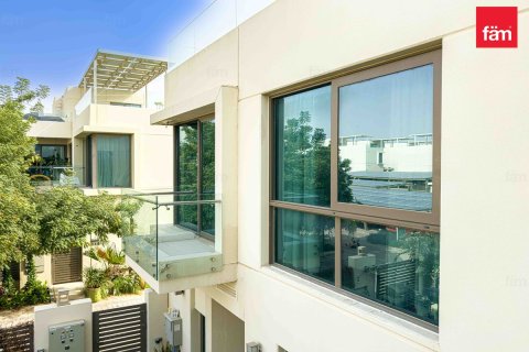 Зняти в оренду віллу в Дубай, ОАЕ 4 спальні, 218.1м2, № 678143 - фото 2