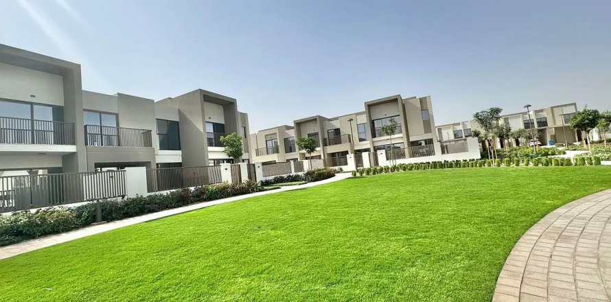 Dubai、UAEにあるヴィラ 3ベッドルーム、166.2 m2 No721887
