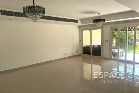 Villa itt: The Springs, Dubai, EAE, 3 hálószoba, 228 m², azonosító: 661299 - fénykép 2