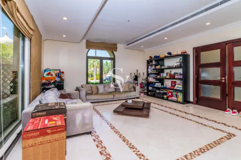 Vilă de închiriat în Palm Jumeirah, Dubai, EAU 5 dormitoare, 622 mp.  №658032 - poză 3