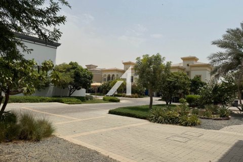 Vilă de închiriat în The Villa, Dubai, EAU 4 dormitoare, 793.6 mp.  №656925 - poză 18