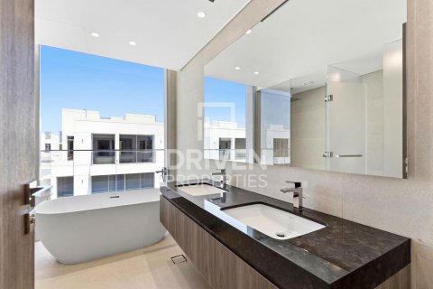 Villa in Jumeirah Park, Dubai, UAE 5 bedrooms, 561.04 sq.m. № 755768 - photo 23