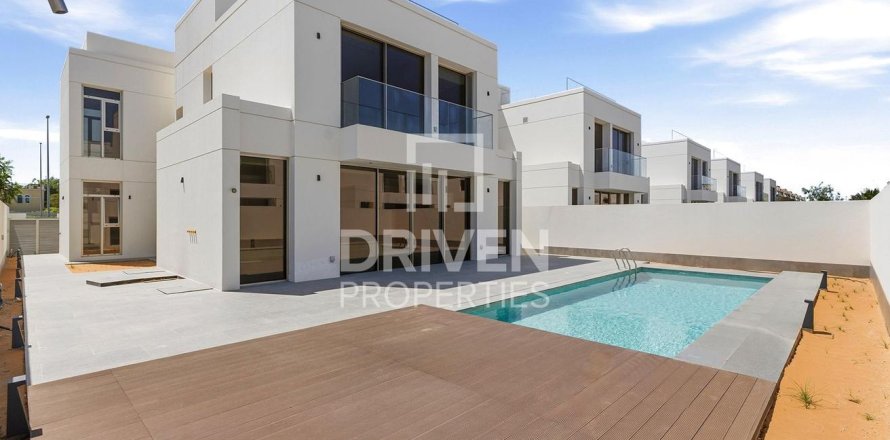 Villa in Jumeirah Park, Dubai, UAE 5 bedrooms, 561.04 sq.m. № 755768