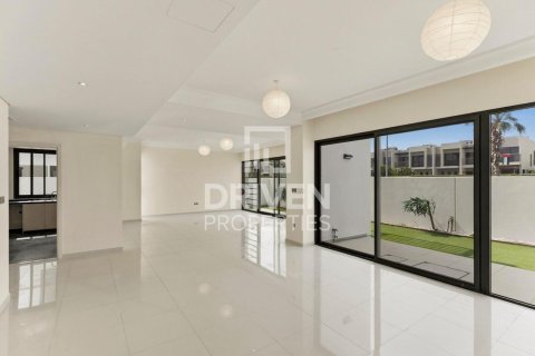 Villa til salg i Dubai, UAE 6 soveværelser, 376.72 kvm № 741809 - foto 2