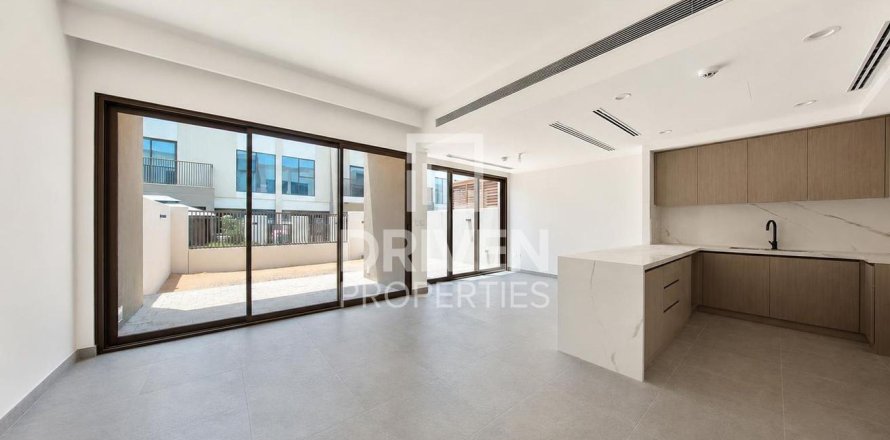 Таунхаус в Dubai Land, Дубай, ОАЕ 3 спальні, 161м2 № 744289