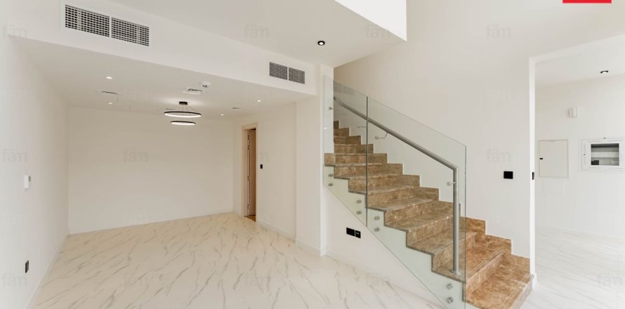 Kuća u nizu u gradu Dubai, UAE 2 spavaće sobe, 105.6 m2 Br. 702575