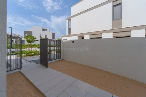 Vilë në Tilal Al Ghaf, Dubai, Emiratet e Bashkuara Arabe 4 dhoma gjumi, 235 m2. № 700393 - Foto 16