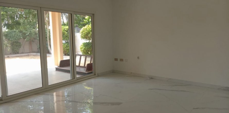 Villa à Dubai, EAU: 4 chambres, 552 m2 № 638234