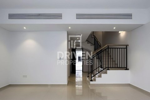 Kaupunkipientalo Dubai, Arabiemiraatit 3 makuuhuonetta, 178.75 m2 № 741843