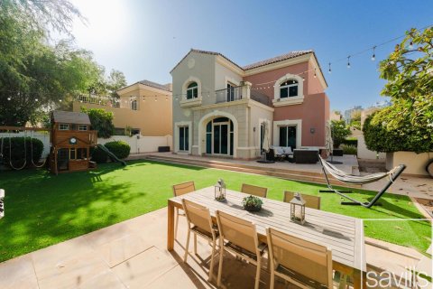 Vila u Dubai Sports City, Dubai, UAE 5 spavaćih soba, 706.16 m2 Br. 761170 - fotografija 3