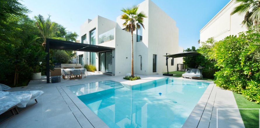 ویلا در Jumeirah Islands، Dubai ، امارات متحده عربی 5 خوابه ، 1001.49 متر مربع.  شماره 761173