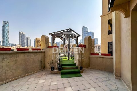 Appartamento in vendita a Downtown Dubai (Downtown Burj Dubai), Dubai, EAU 2 camere da letto, 240.71 mq. № 744163 - foto 2