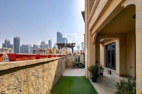 Appartamento in vendita a Downtown Dubai (Downtown Burj Dubai), Dubai, EAU 2 camere da letto, 240.71 mq. № 744163 - foto 9