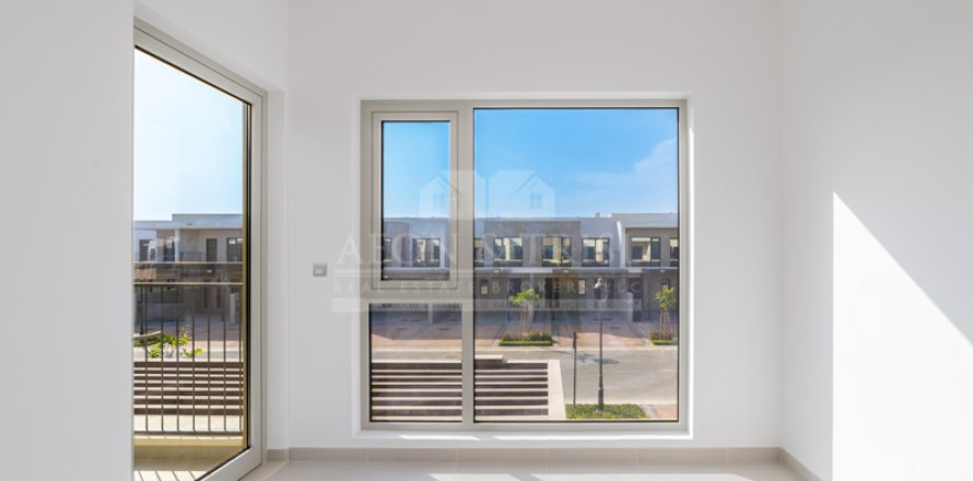 Townhouse in DAMAC Hills (Akoya by DAMAC), Dubai, UAE 4 bedrooms, 216 sq.m. № 648658