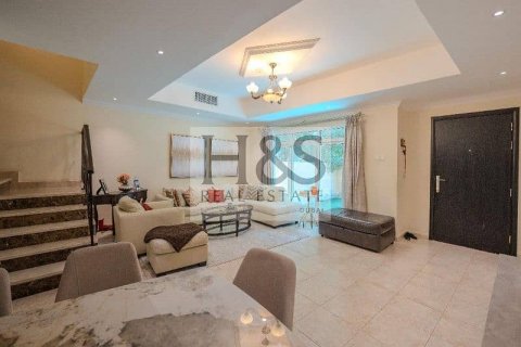 Villa in Jumeirah Village Circle, Dubai, UAE 3 bedrooms, 273 sq.m. № 642263 - photo 2