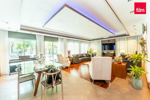 Vila u Dubai, UAE 5 spavaćih soba, 656.5 m2 Br. 644819 - fotografija 3