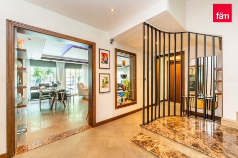 Vila u Dubai, UAE 5 spavaćih soba, 656.5 m2 Br. 644819 - fotografija 13