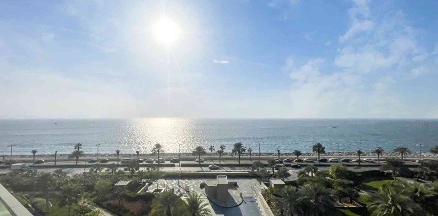 Apartment in Palm Jumeirah, Dubai, UAE 5 bedrooms, 679 sq.m. № 707736