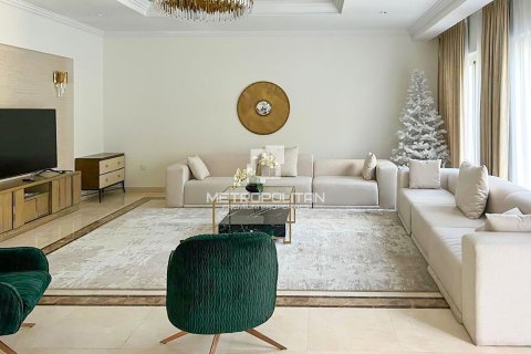 Villa en venta en Mohammed Bin Rashid City, Dubai, EAU 5 dormitorios, 702 m2 № 663656 - foto 1