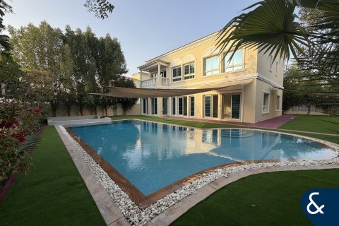 Villa en Jumeirah Village Triangle, Dubai, EAU 4 dormitorios, 689 m² № 688915