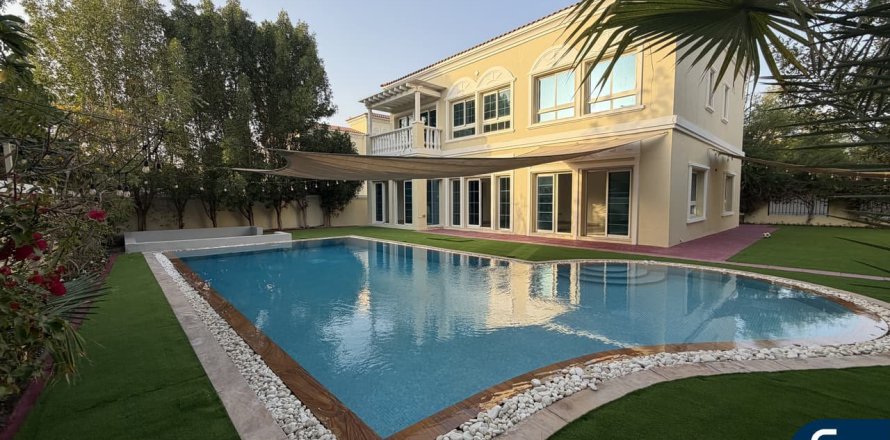 Villa em Jumeirah Village Triangle, Dubai, EAU 4 quartos, 689 m2 № 688915