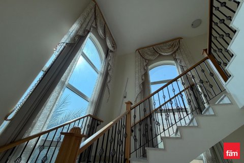 Villa te huur in Dubai, VAE 4 slaapkamers, 509.1 vr.m., nr 660364 - foto 11