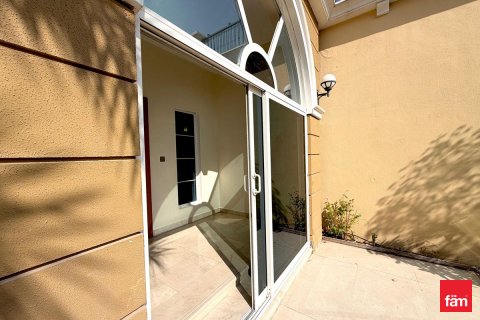 Villa te huur in Dubai, VAE 4 slaapkamers, 509.1 vr.m., nr 660364 - foto 25