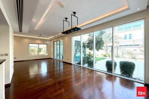 Villa te huur in Dubai, VAE 4 slaapkamers, 509.1 vr.m., nr 660364 - foto 4