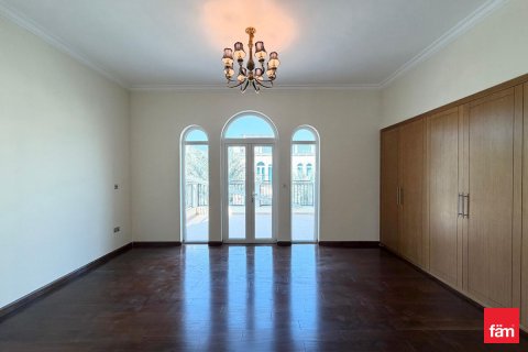 Villa te huur in Dubai, VAE 4 slaapkamers, 509.1 vr.m., nr 660364 - foto 15