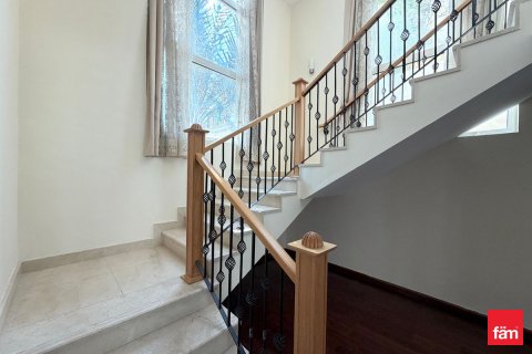 Villa te huur in Dubai, VAE 4 slaapkamers, 509.1 vr.m., nr 660364 - foto 10