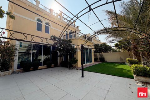 Villa te huur in Dubai, VAE 4 slaapkamers, 509.1 vr.m., nr 660364 - foto 28