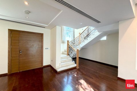 Villa te huur in Dubai, VAE 4 slaapkamers, 509.1 vr.m., nr 660364 - foto 9