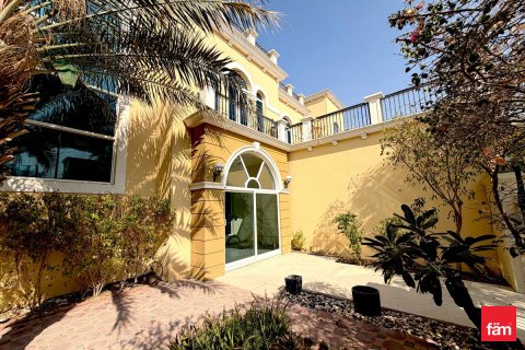 Villa te huur in Dubai, VAE 4 slaapkamers, 509.1 vr.m., nr 660364 - foto 24