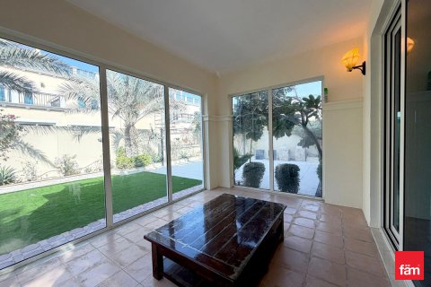 Villa te huur in Dubai, VAE 4 slaapkamers, 509.1 vr.m., nr 660364 - foto 5